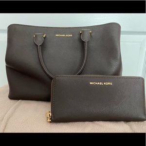 COPY - MK Lrg Savannah Satchel w/matching wallet … GREAT CONDITION!